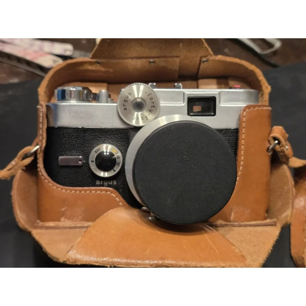 Vintage Argus C44 35mm Film Camera w/California Saddle Leather Case, EX+